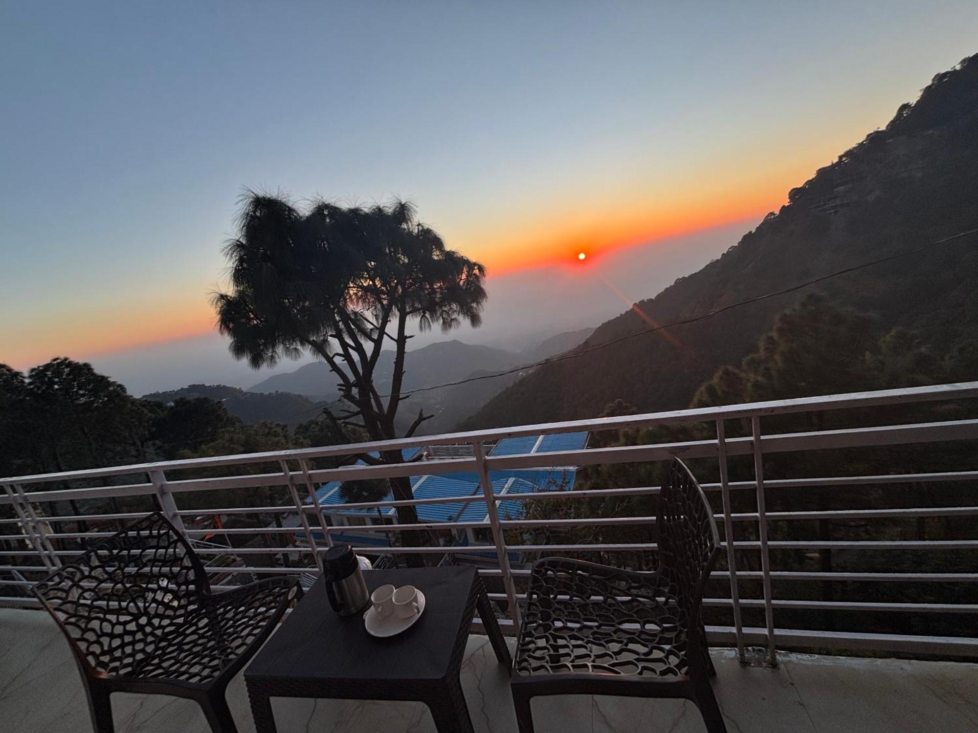 Urban Wave 2Bed Rooms By The North Edge Kasauli Kültér fotó