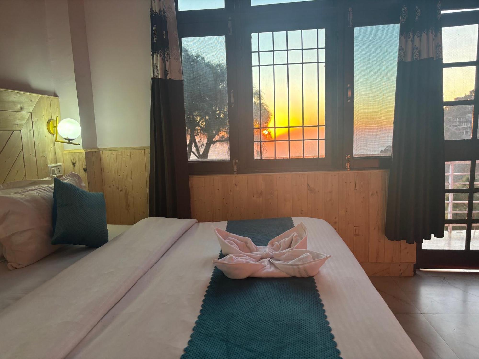 Urban Wave 2Bed Rooms By The North Edge Kasauli Kültér fotó