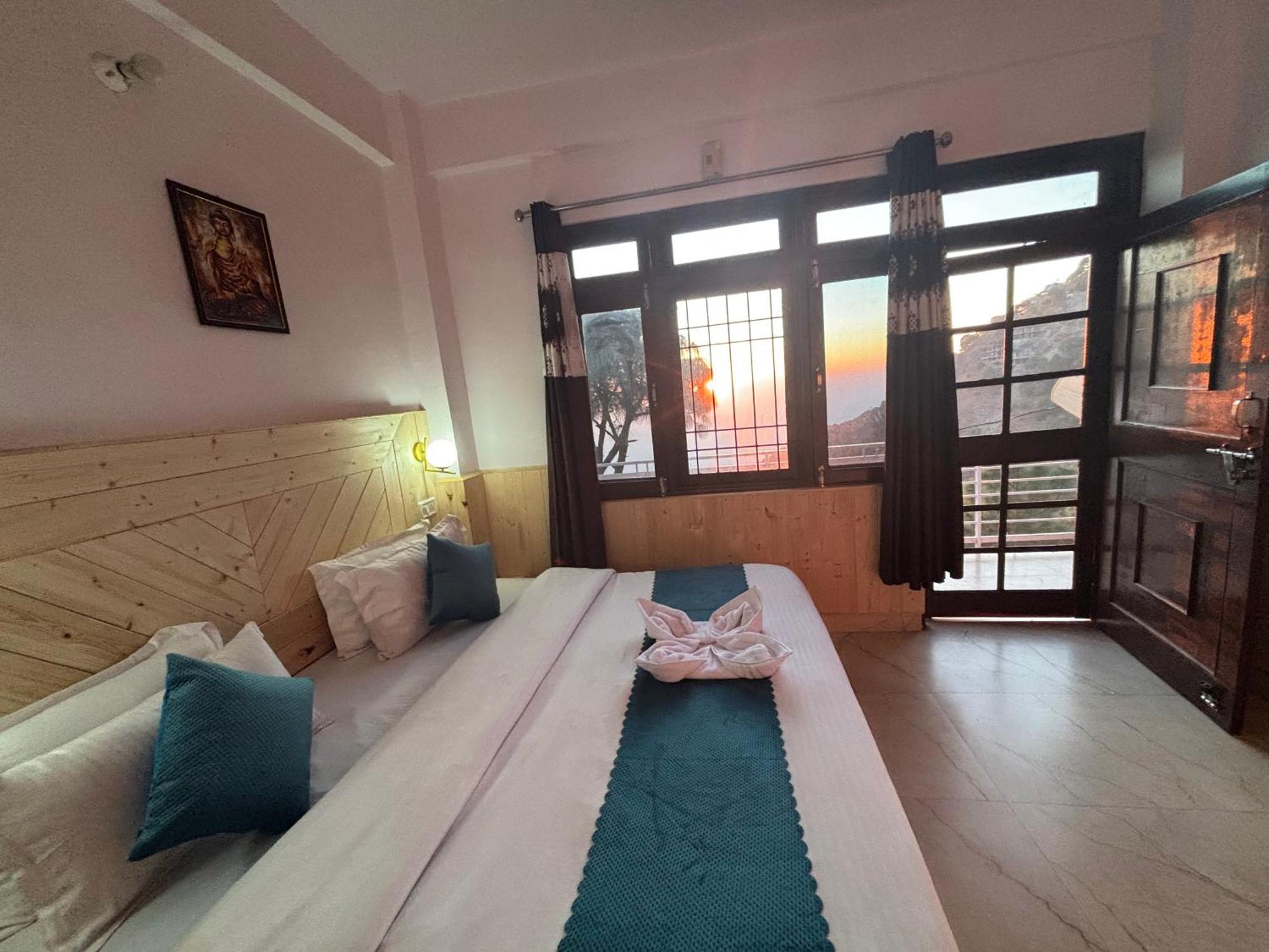 Urban Wave 2Bed Rooms By The North Edge Kasauli Kültér fotó