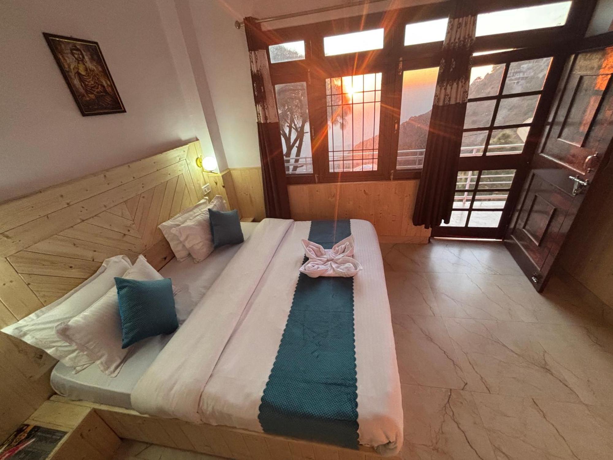 Urban Wave 2Bed Rooms By The North Edge Kasauli Kültér fotó