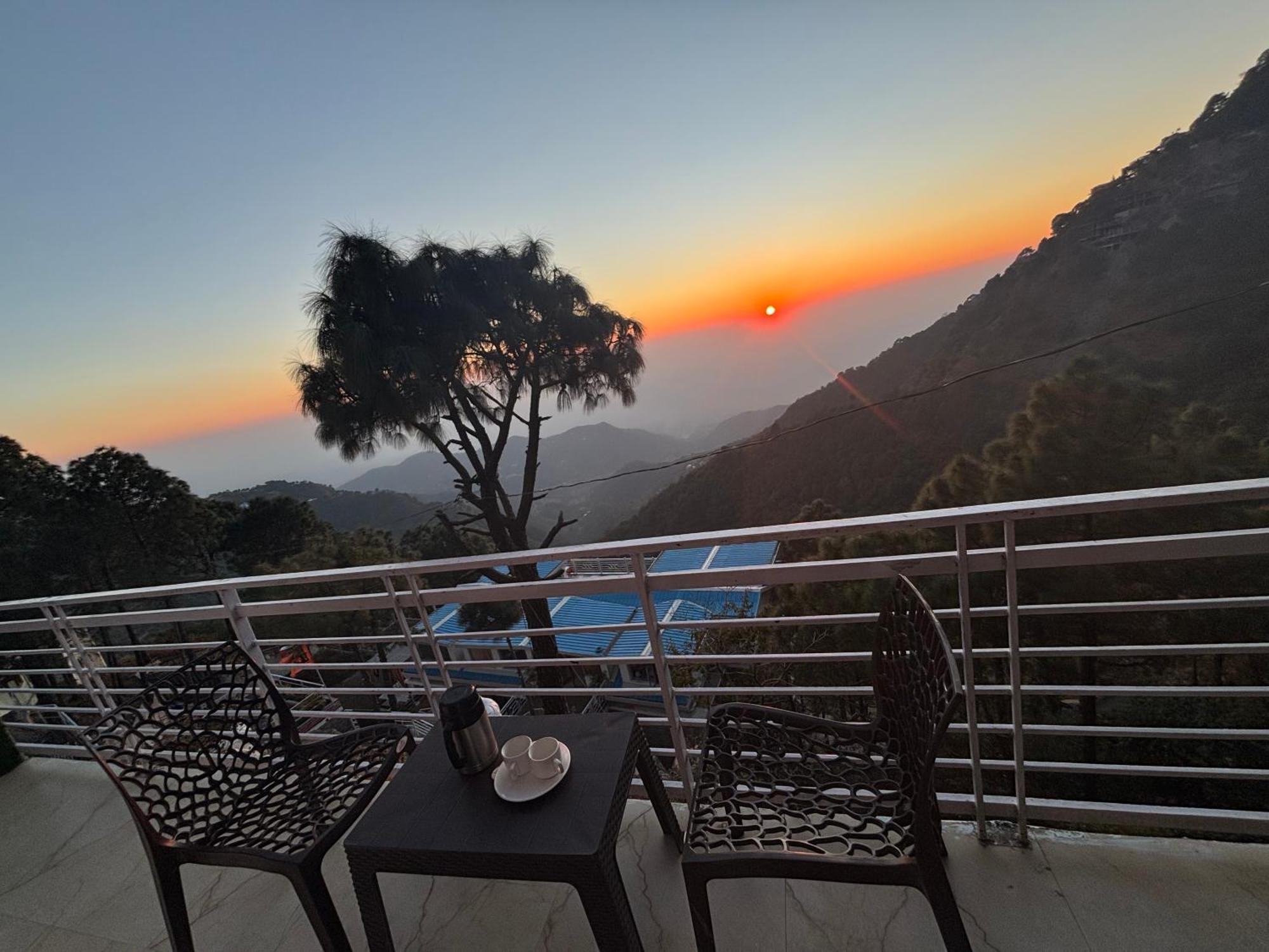 Urban Wave 2Bed Rooms By The North Edge Kasauli Kültér fotó